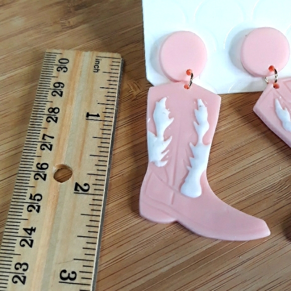 CLAY WESTERN STYLE BOOTS DANGLE EARRING - Picture 4 of 8